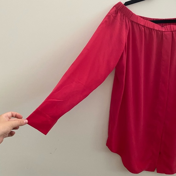 EQUIPMENT Silk Off-shoulder Button Front Top - Picture 10 of 12